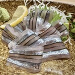 黒豚しゃぶしゃぶと溶岩焼きが 自慢の居酒屋 くろ屋 - きびなご刺身