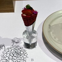 フレンチ串揚げBEIGNET - 花咲くミニパルフェ　白レバームースに季節のフルーツを添えて