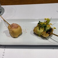 フレンチ串揚げBEIGNET - 右: 季節の野菜（菜の花）の串揚げ　花咲く旬菜に彩りを添えて
                    左: さつま芋の串揚げ　黒トリュフバターと舞い散る生ハム