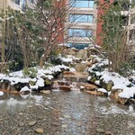 THE HOTEL SANRAKU - 入り口から見えるお庭