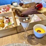 バーラウンジ  シルバ ヒルトン東京ベイ - ストロベリーアフタヌーンティー(バニラとショコラのコーンパフェ)