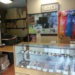 和菓子処 梅花亭 - シンプルな店内