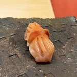 鮨 陸 - 赤貝 宮城より