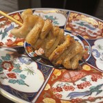 炭火串焼 鶏魚 - 鶏皮いただきます