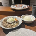 炭火串焼 鶏魚 - モツ煮込みとおにおろし大根が美味しい