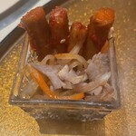 343676867 - 1品目・先付けの牛蒡キムチと、肉なます