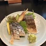 炭火活烹三是 - 炙り締めサバ