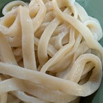 元祖 熊谷うどん 福福 - この麺は平打ちで弾力あって好み