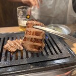 焼肉 ホルモン 明大前肉流通センター - 