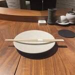 炭火串焼 鶏魚 - テーブルです