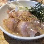 ネオ和食居酒屋 君に会いたくなるから - ごまブリ刺し　身厚くて切り身デカくて脂ノリノリ