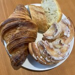 cafe de MOU - クロワッサン　シナモンロール　バゲット