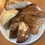 cafe de MOU - クロワッサン、チーズパン
