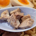 ケンチャンラーメン - こま切れチャーシュー。
