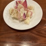 OSTERIA il FUOCO - じゃが芋と玉ねぎと大根でしょうか。お酢でさっぱりおいしいです