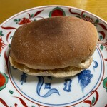 成城石井 - 料理写真:全粒粉入りロールパン①