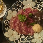 鶴に橘 - 馬刺しとすっぽんの肝