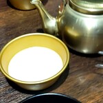 ホルモン焼肉酒場 ふたば - やかんマッコリ