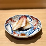 匠 進吾 - 貝の甘さは、軽く炙れば存分に引き出されます。
      お酒が進む北寄貝♪