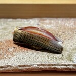 匠 進吾 - 肉厚で旨味のある小肌。
      いつも、酢の〆加減がちょうどいい♪