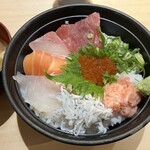東三国 海鮮食堂 おーうえすと - 海鮮荒波丼