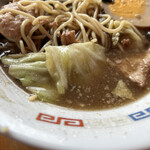 熊本らーめん 育元 - 天地ひっくりがえしで、しんなりさせたキャベツ　　byまみこまみこ