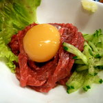 今久 - 肉の甘みすら感じるユッケ（630円）