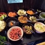 めしのやまいち - 漬物・惣菜・サラダなど食べ放題(無料)