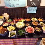 めしのやまいち - 漬物・惣菜・サラダなど食べ放題(無料)