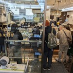 ツマガリ 甲陽園本店 - 順番待ち。