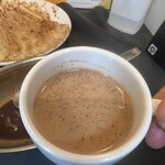 東京ボンベイ - 甘くてスパイシーなチャイが出る