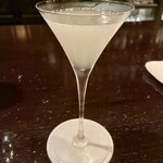 バー ノーブル - 最後に、アブサンでキリッとした酸味と苦味のグリーンが香る一杯✨