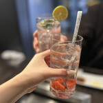 炭火焼肉 金の肉人 - 生搾りすだちサワー690円、梅干ハイ640円で乾杯