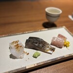 AGUNITE - お造り
      メジナ（長崎）、しめ鯖(長崎）、アオリイカ（和歌山）