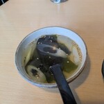 和牛 肉小僧 - 定食のワカメスープ