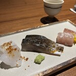 AGUNITE - お造り
      メジナ（長崎）、しめ鯖(長崎）、アオリイカ（和歌山）