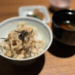 AGUNITE - 土鍋ご飯
      伊勢海老、花びら茸、黒舞茸