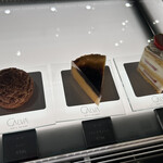 CALVA - 時間的な関係で店内でシューが食べられなかったため、テイクアウトに、ひとつ購入しました。