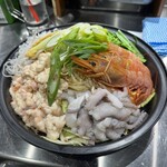 韓国鉄板食堂 チャンドイ - ナッコプセ！大きなエビが2匹も！殻からめっちゃ出汁でるー