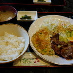 2015.01 サービスランチは玉子炒めと焼肉。