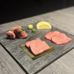 焼肉 うし幸 - 極上タン3種盛り〜ネギ巻き、厚切り昆布締め、薄切り〜