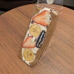 末広マート - 苺とバナナのオレオクリームサンド