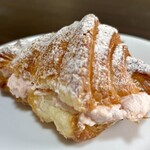 KUROPURI - いちごモンブランクロワッサン