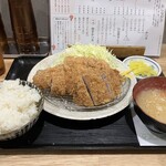 食事処 酒処 富士かつ みずほ台店 - ご飯とキャベツのおかわり可能は嬉しいサービス