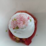 フィリップ・ミル 東京 - 苺とミントのマルムラード　ヨーグルトのクリーム　シトロンベールのアクセント