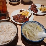 牛たん炭焼き 利久 名取店 - 