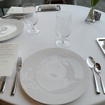 フィリップ・ミル 東京 - テーブルセッティング