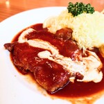 パリジェンヌ - 厚みとサイズがしっかりした、"豚テキ (ポークソテー)"。