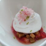 フィリップ・ミル 東京 - 苺とミントのマルムラード　ヨーグルトのクリーム　シトロンベールのアクセント