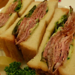 サンドイッチハウスペアバルーン - ローストビーフのサンドイッチ